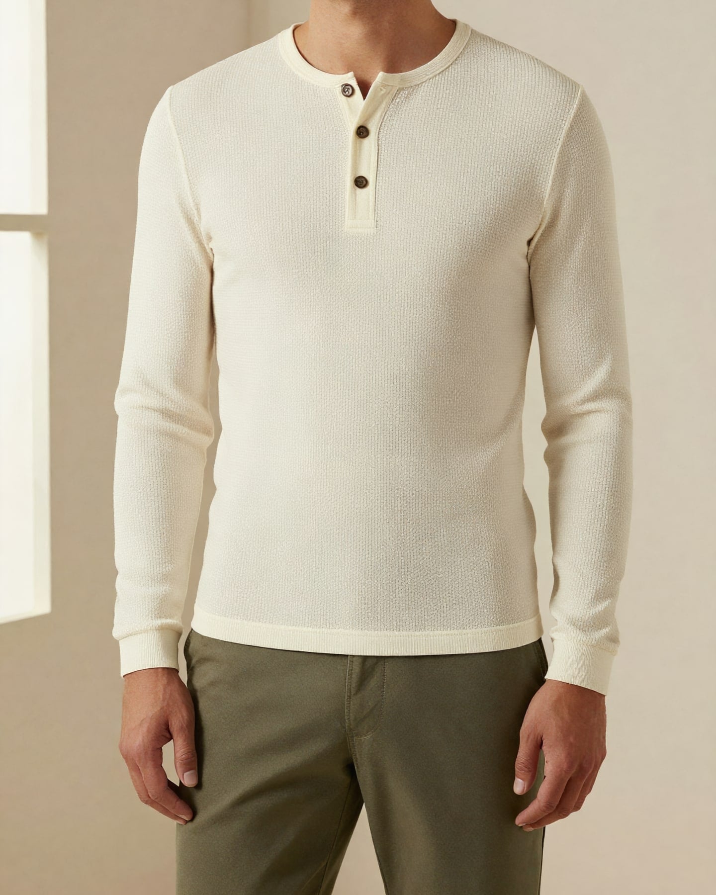 Petek Dokulu Henley — model üzerinde