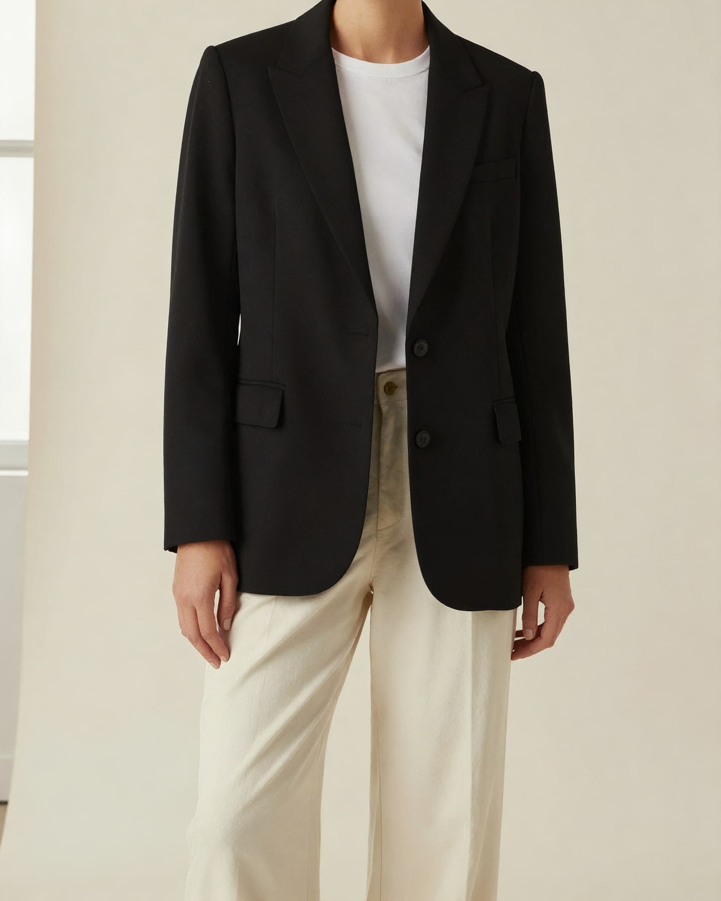 Kadın Rahat Kesim Blazer — model üzerinde